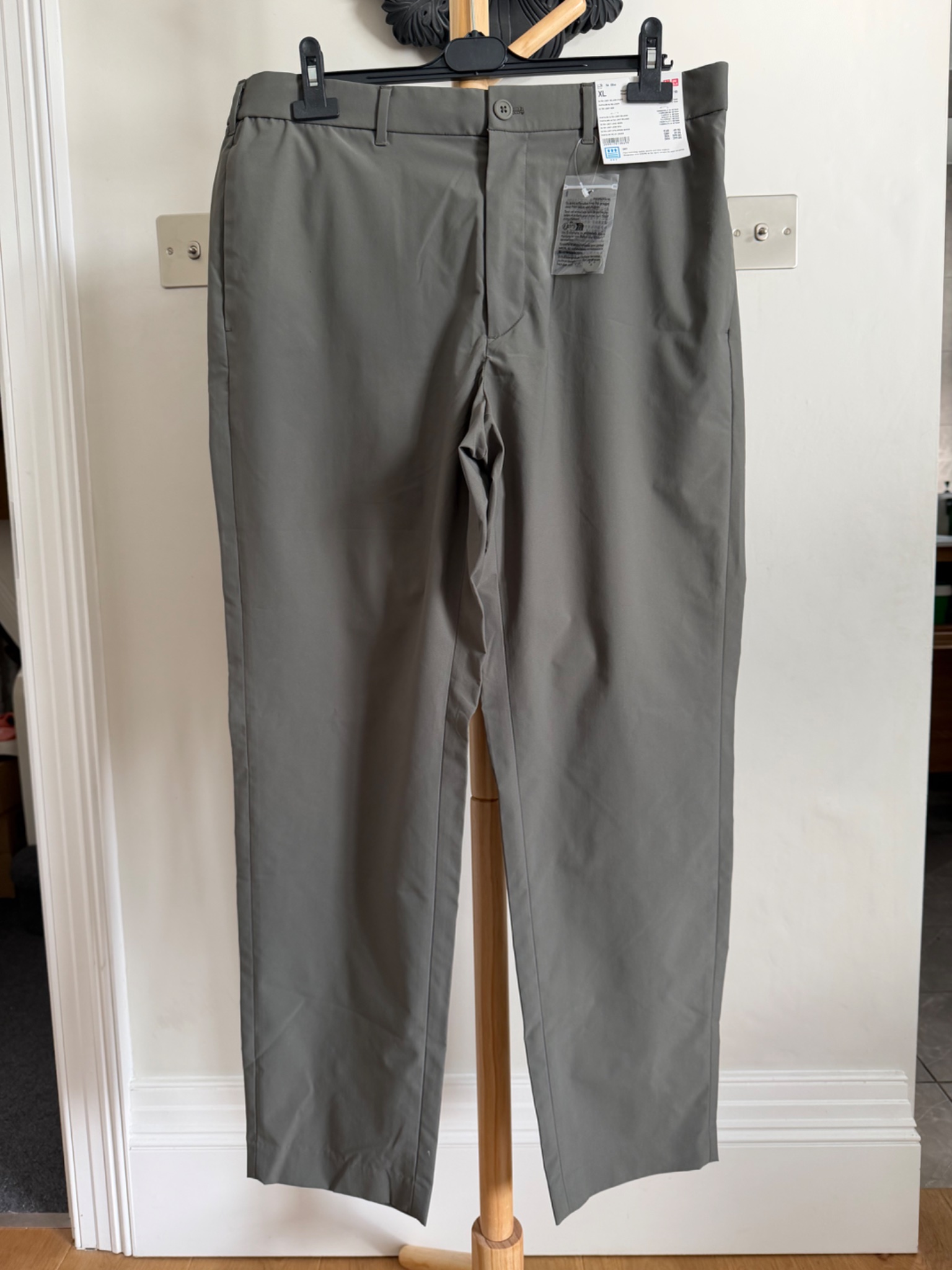 Uniqlo Ultra Light Relaxed Trousers - detail 5