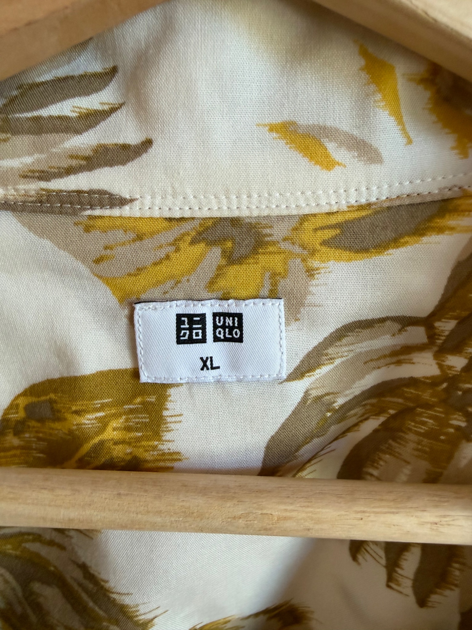 Uniqlo Tropical Leaf Shirt Button Up - detail 2