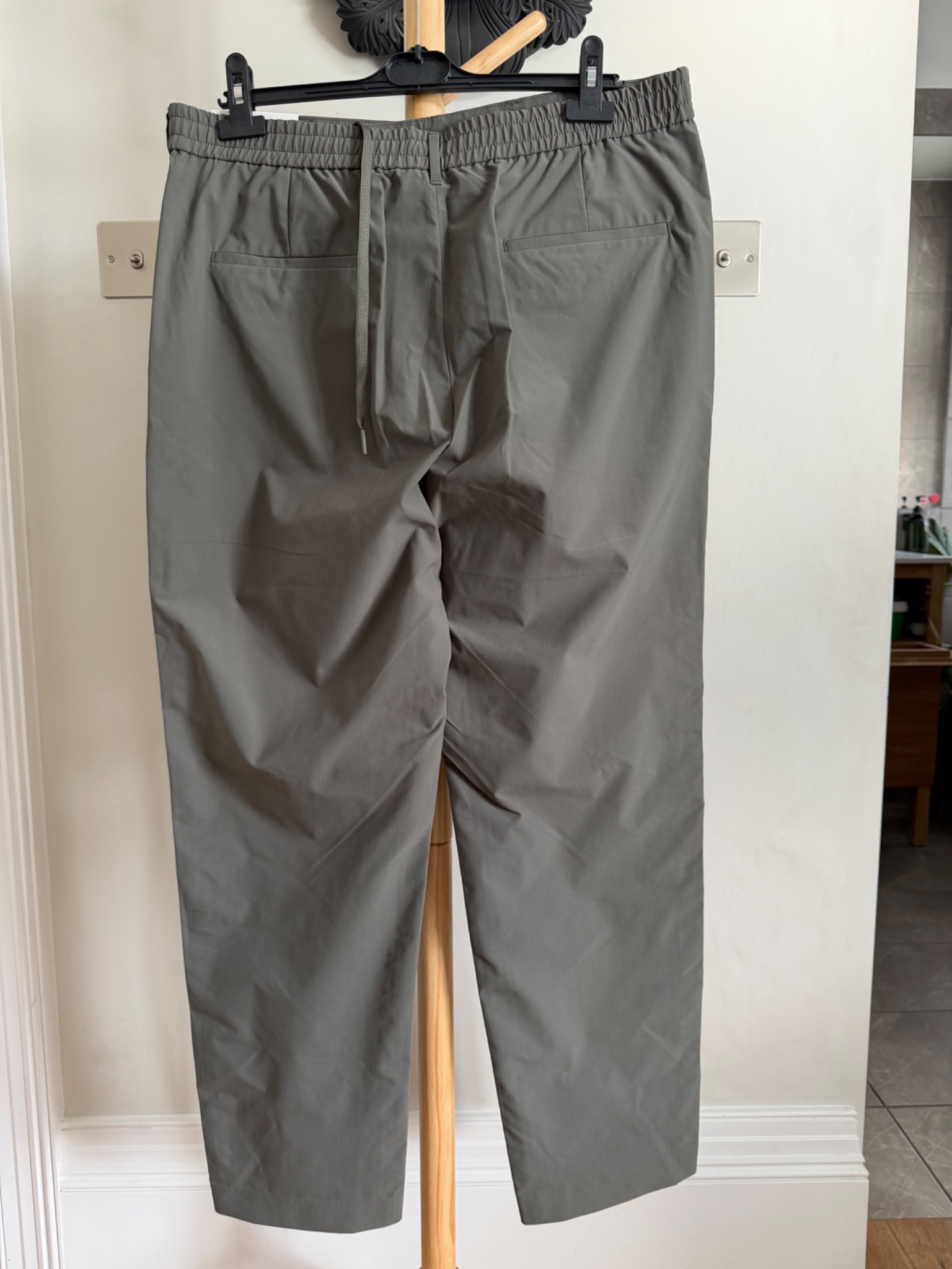 Uniqlo Ultra Light Relaxed Trousers - detail 4