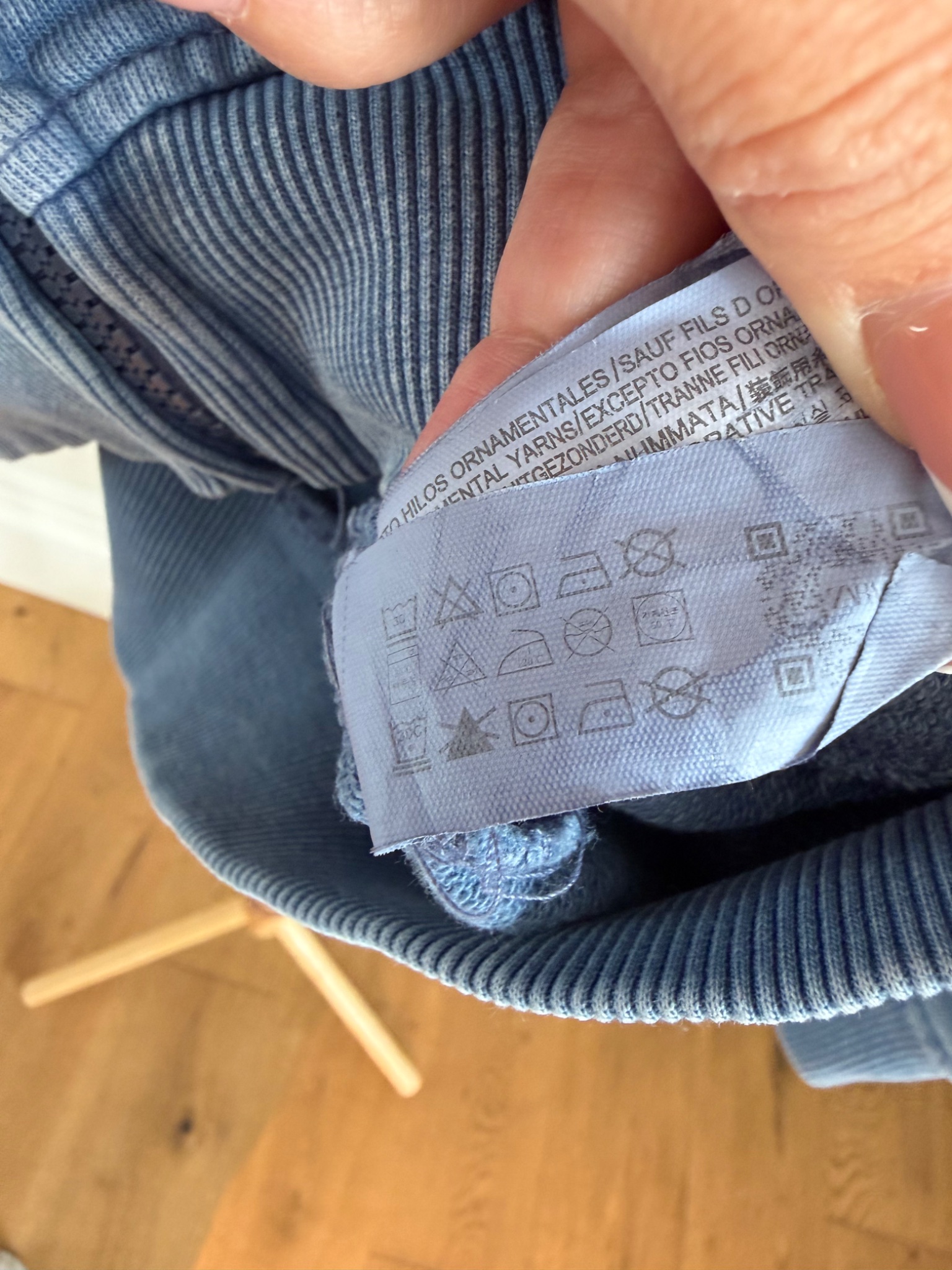 Zara Graphic Print Zip-Up Jacket - detail 7