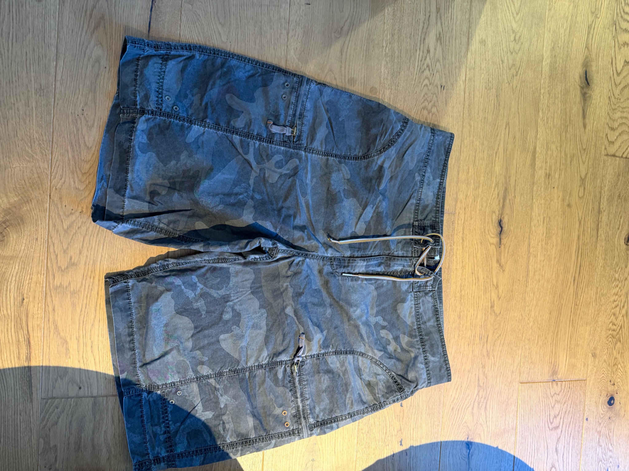Paul Smith Camo Cargo Shorts - detail 5