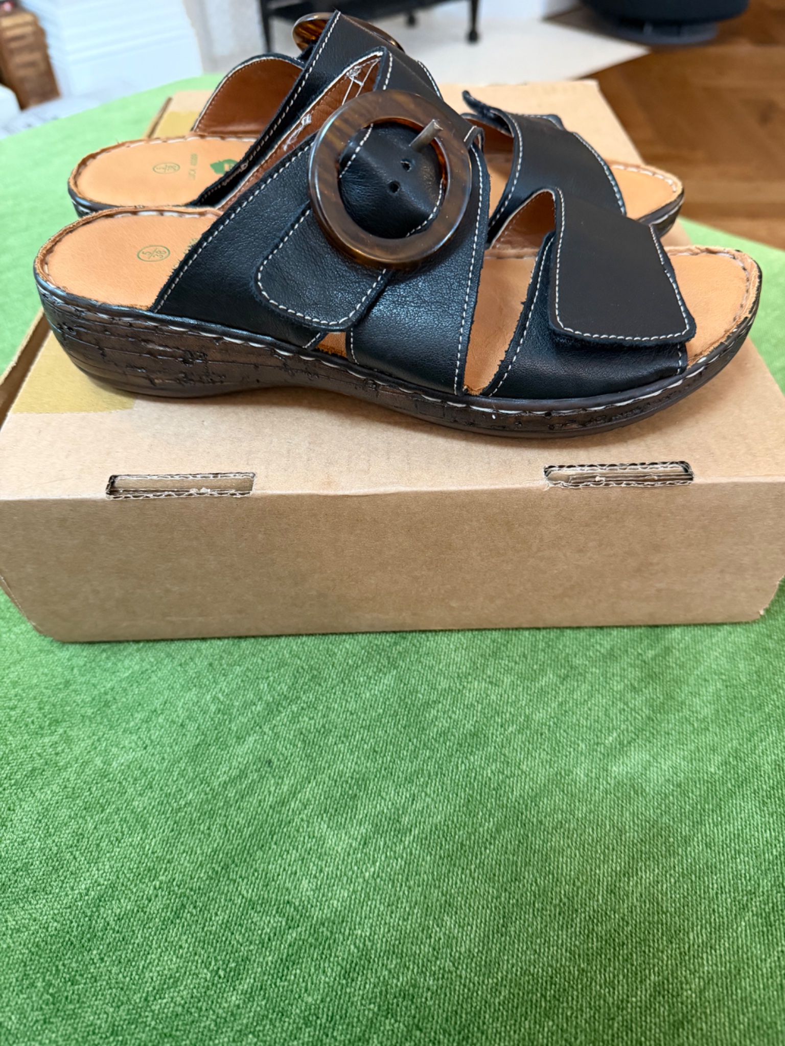 LUCK Wide Fit Buckle Sandals - detail 1
